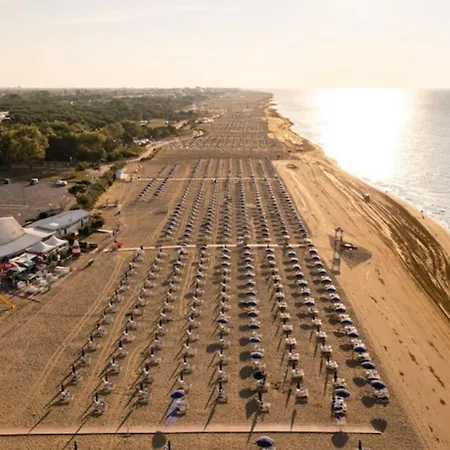 With Pool Access * Bibione